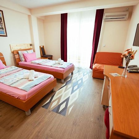 Hotel Holiday-M Охрид Экстерьер фото