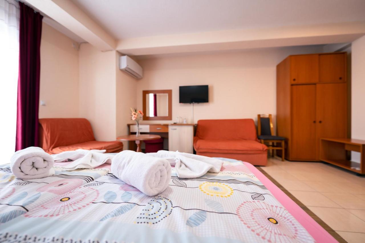 Hotel Holiday-M Охрид Экстерьер фото