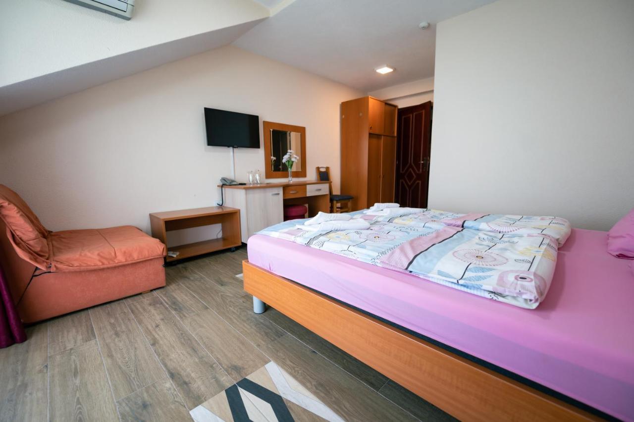 Hotel Holiday-M Охрид Экстерьер фото