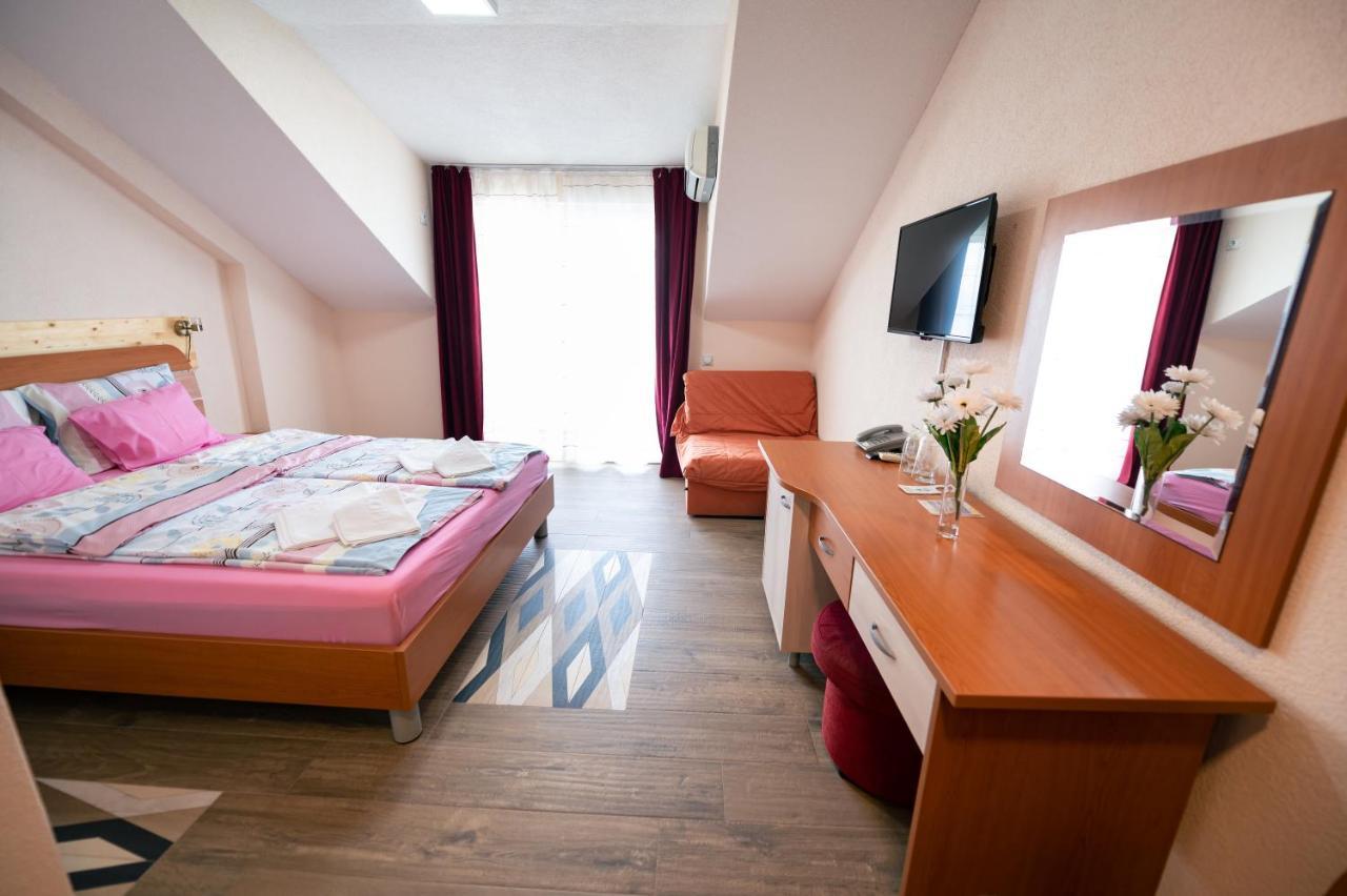 Hotel Holiday-M Охрид Экстерьер фото