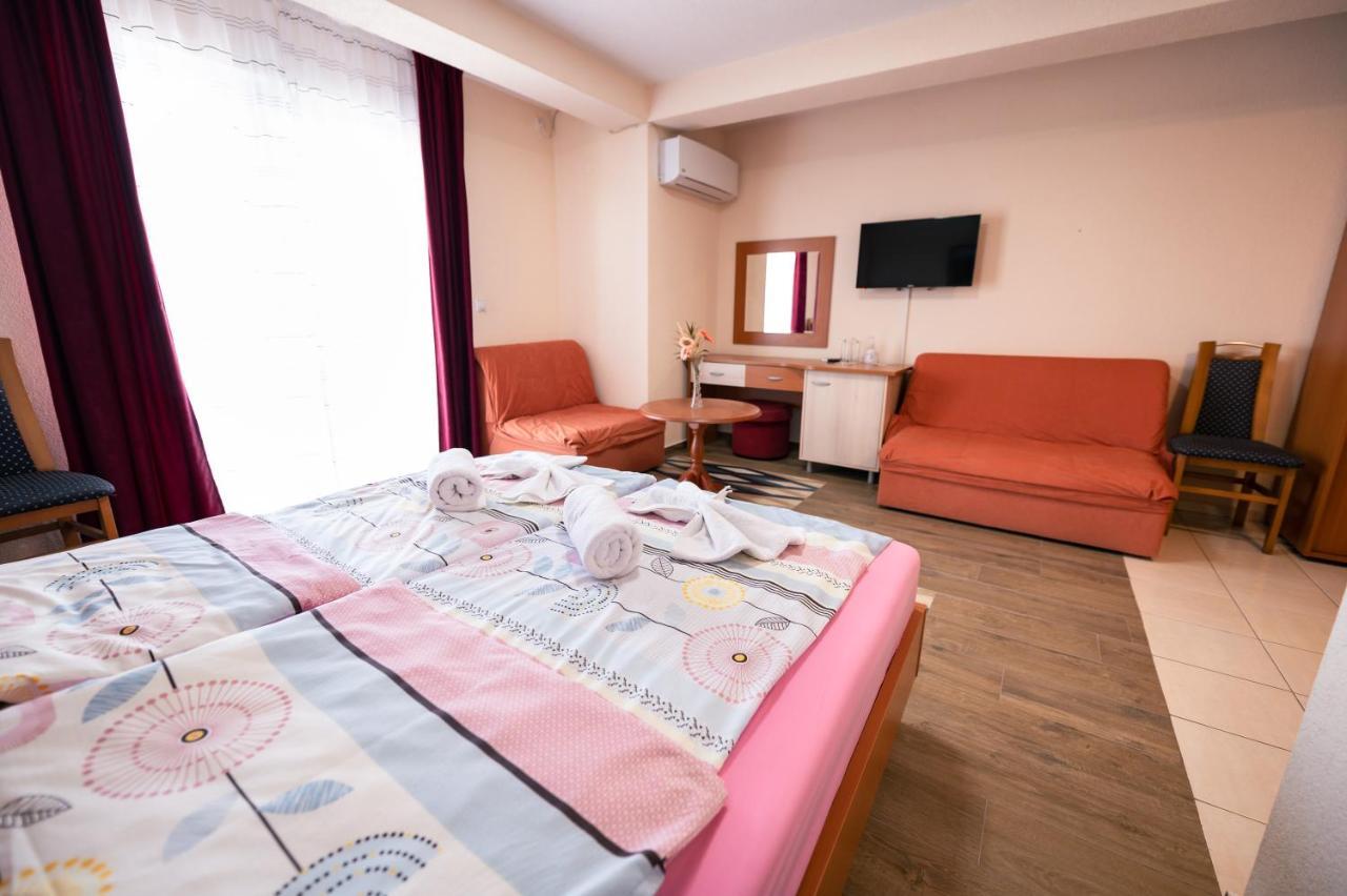 Hotel Holiday-M Охрид Экстерьер фото