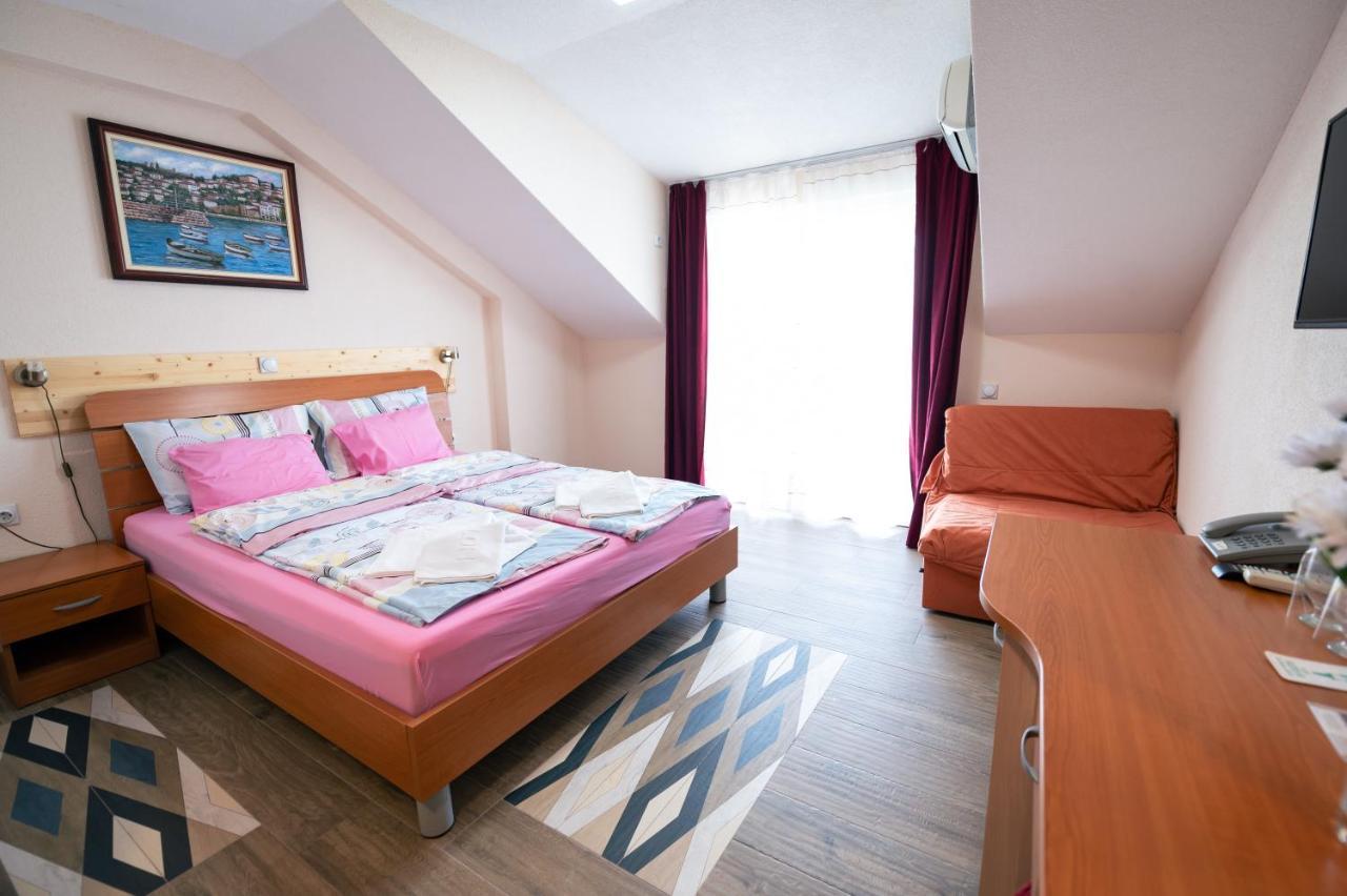Hotel Holiday-M Охрид Экстерьер фото