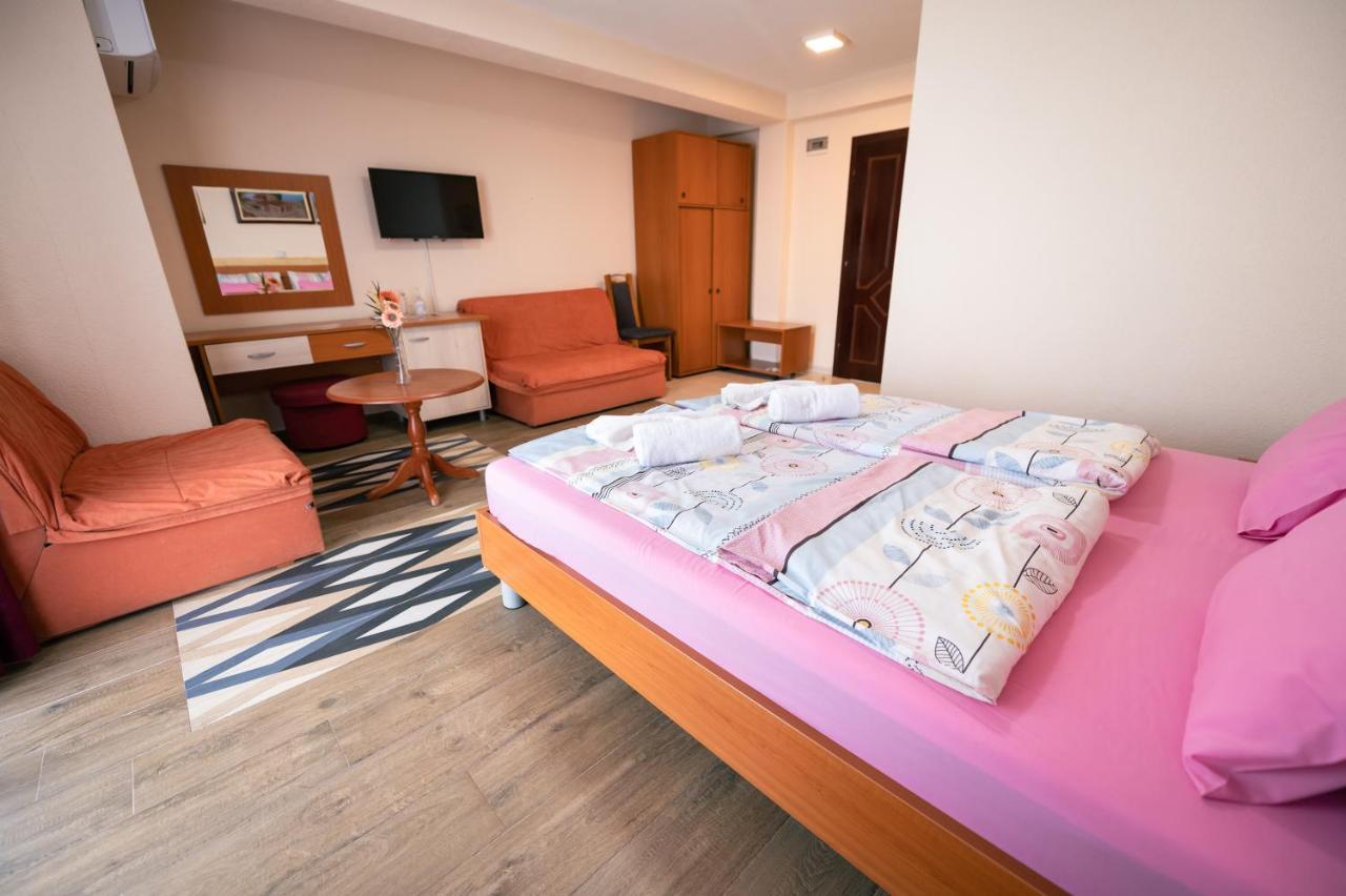 Hotel Holiday-M Охрид Экстерьер фото
