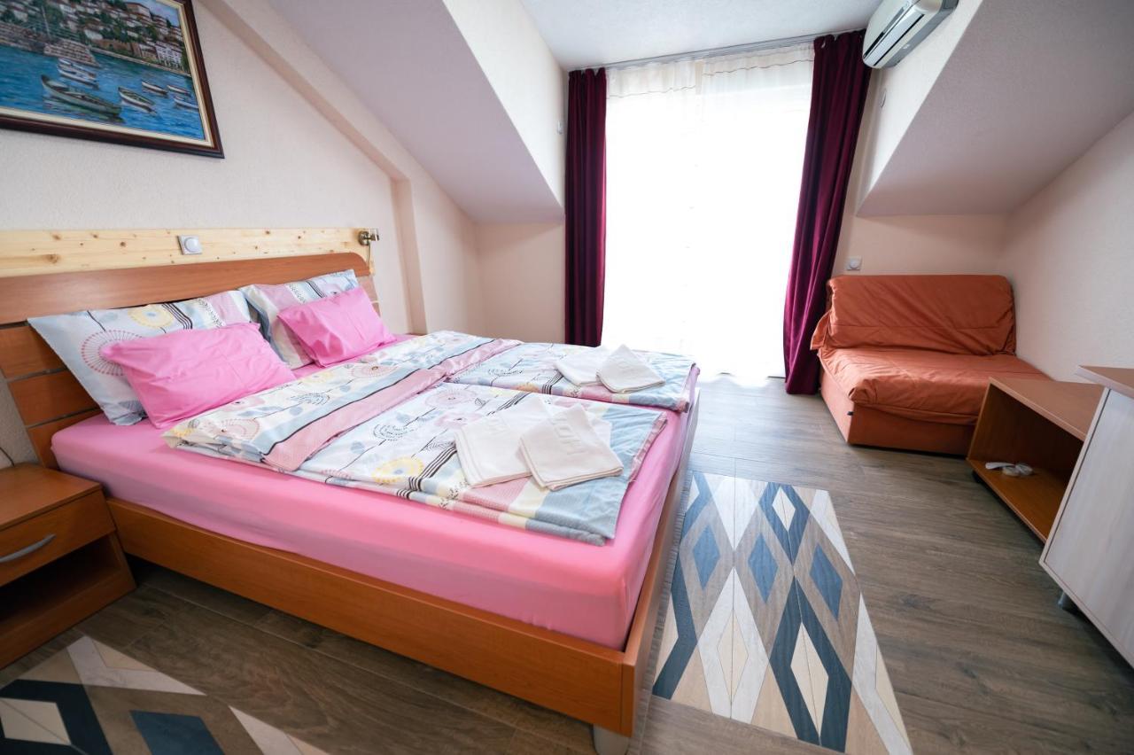 Hotel Holiday-M Охрид Экстерьер фото