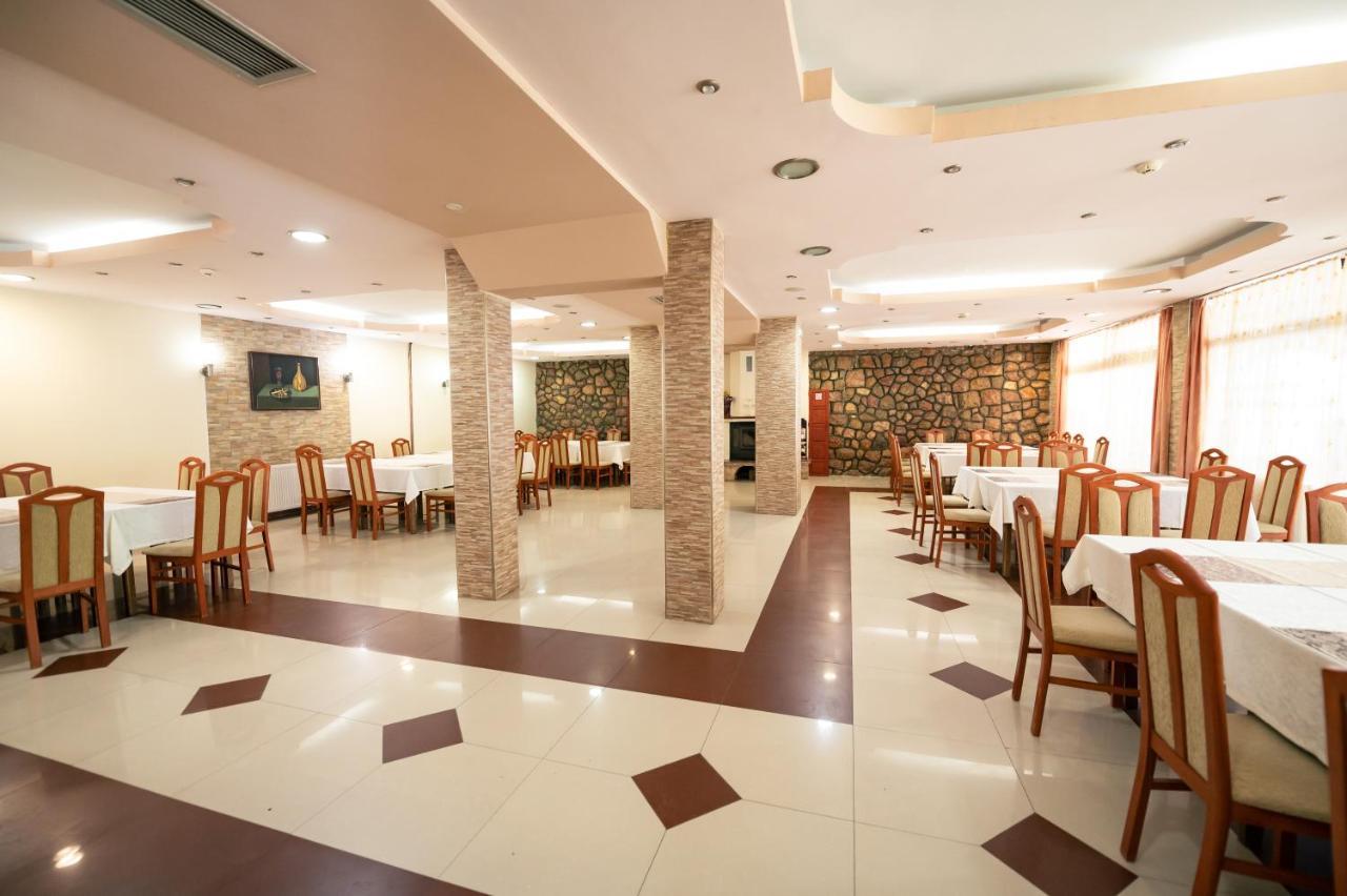 Hotel Holiday-M Охрид Экстерьер фото